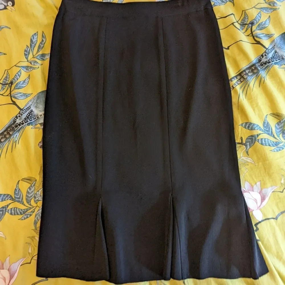 MISOOK knit knee length pleated fit and flare black skirt euc sz small